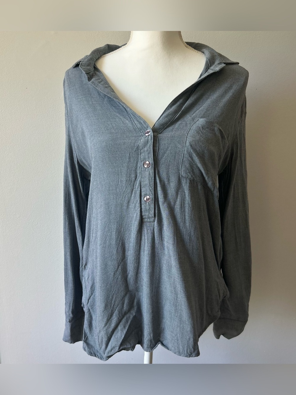 Cloth & Stone by Anthropologie Steel Gray Button Up Pullover Blouse Size Small